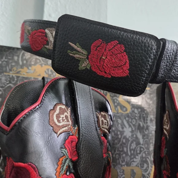 Western Red Rose Embroidered Boots With Matching Belt - Picture 4 of 7